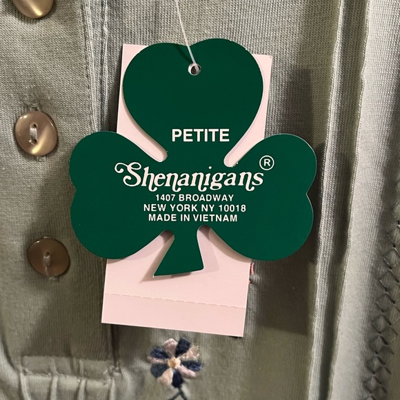 SHORT SLEEVED TOP - Picture 2 of 7